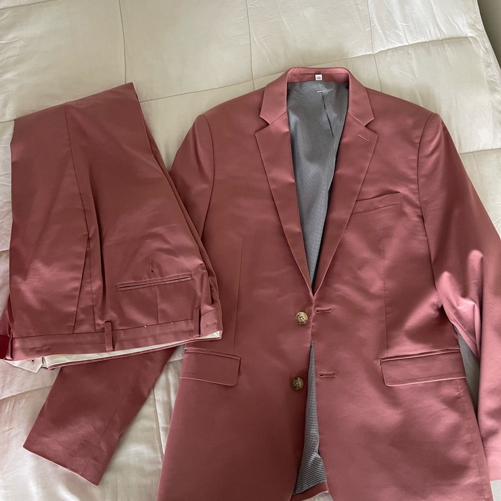 Express Men's Rose Suit Set